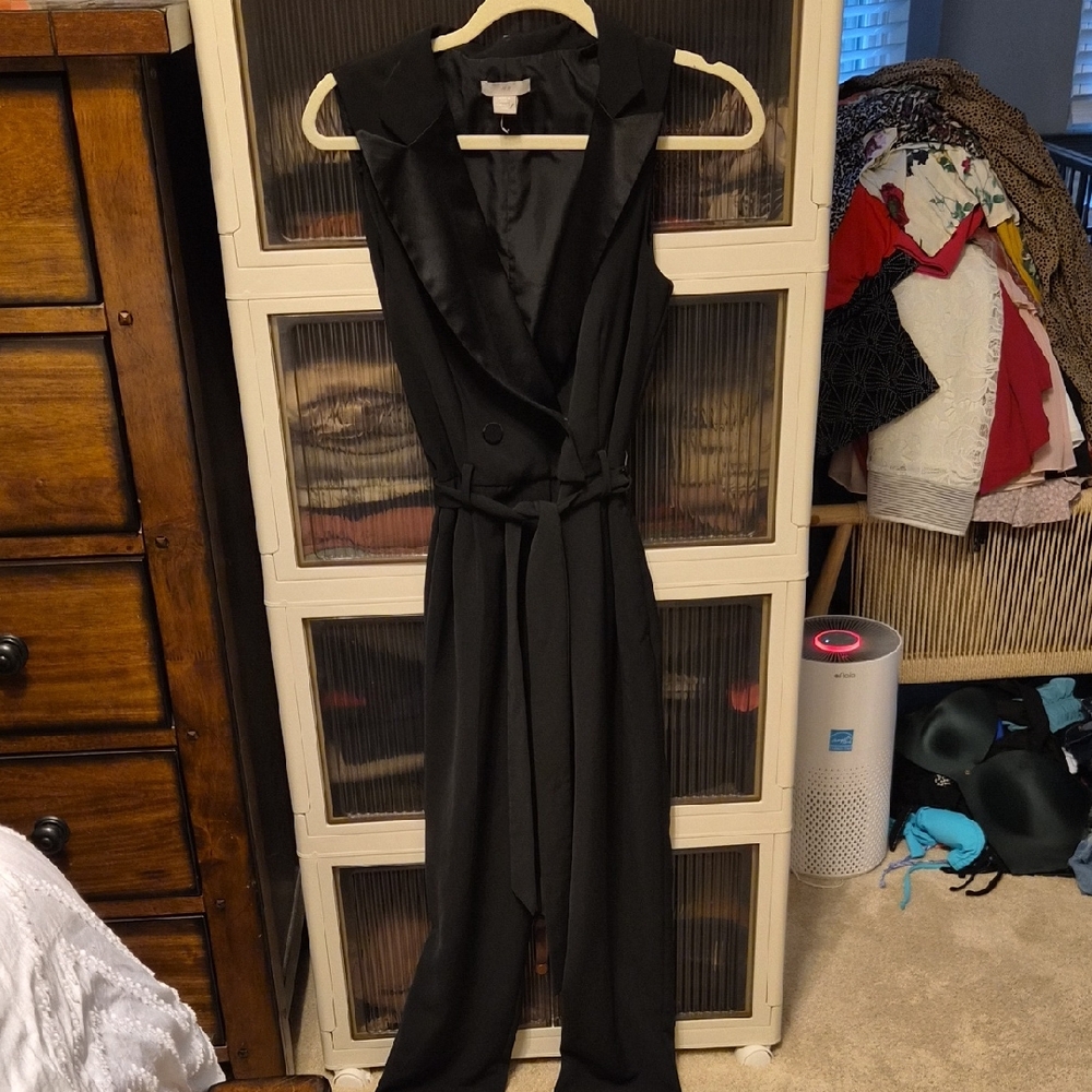 H&M Black Sleeveless Jumpsuit with Belt